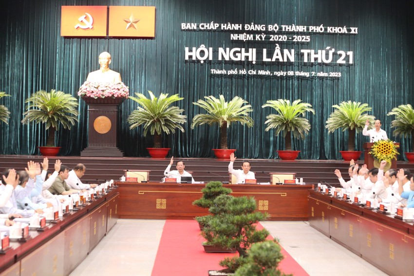 Chủ tịch Phan Văn Mãi: Rà soát, điều chỉnh cán bộ phù hợp để thực hiện Nghị quyết 98 ảnh 1