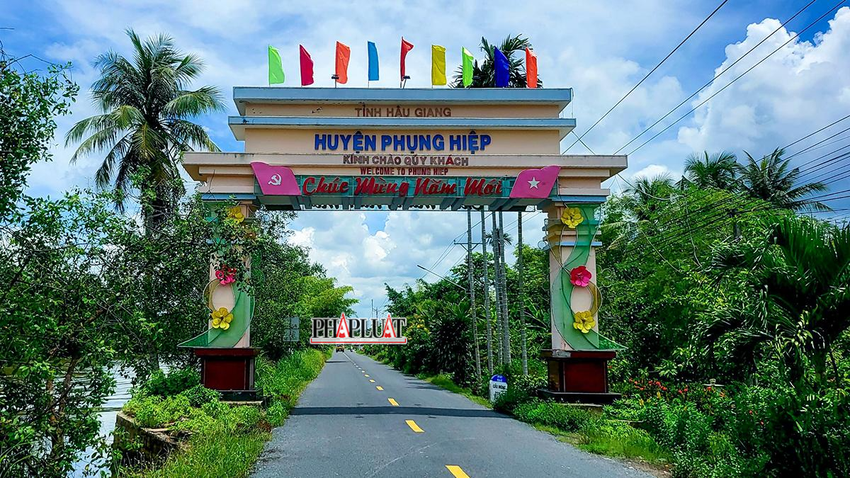 Chuyện 'Lạ' Ở Hậu Giang: Chỉ Định Doanh Nghiệp In Xây Cổng Chào Chuyện 'Lạ' Ở Hậu Giang: Chỉ Định Doanh Nghiệp In Xây Cổng Chào