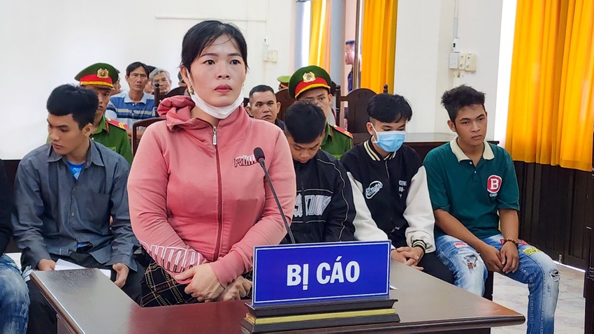 Ép nạn nhân viết giấy nợ rồi cướp tài sản ảnh 1