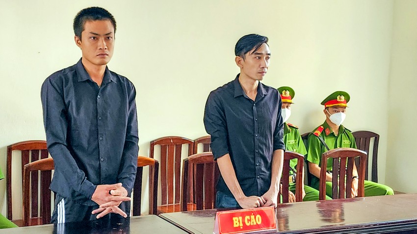 Mang theo súng vào khách sạn sử dụng ma túy ảnh 1