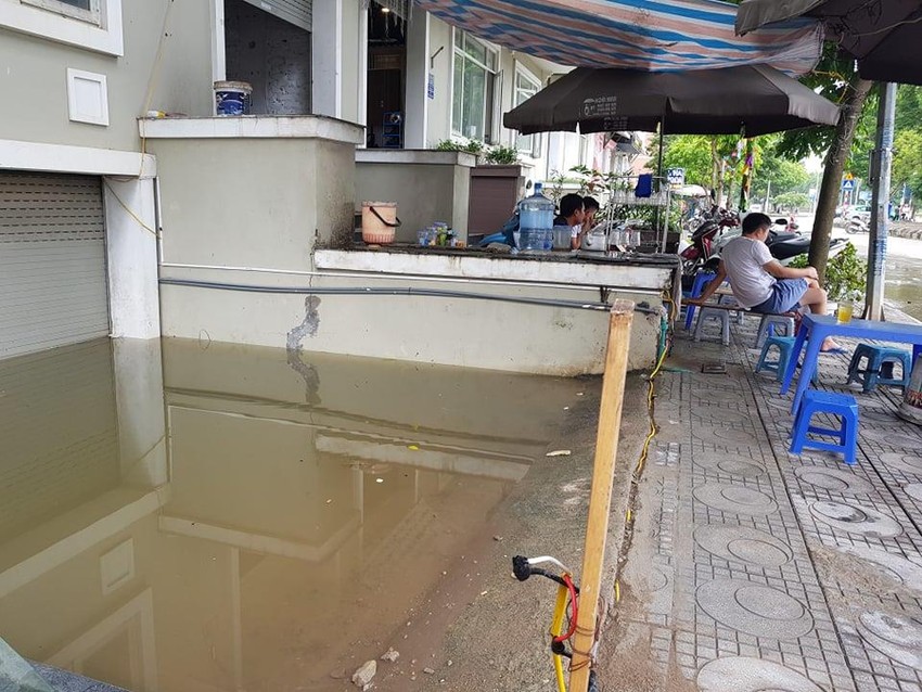 Hà Nội: Người dân sắm máy bơm hút nước tràn vào nhà sau bão ảnh 2