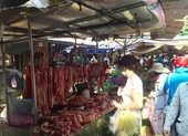 TP.HCM: Hạn chế ra đường, dân tranh thủ đi chợ sớm