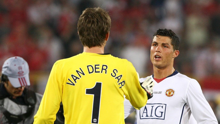 Former Netherlands international Van der Sar revealed Ronaldo is a good person. Photo: GETTY.