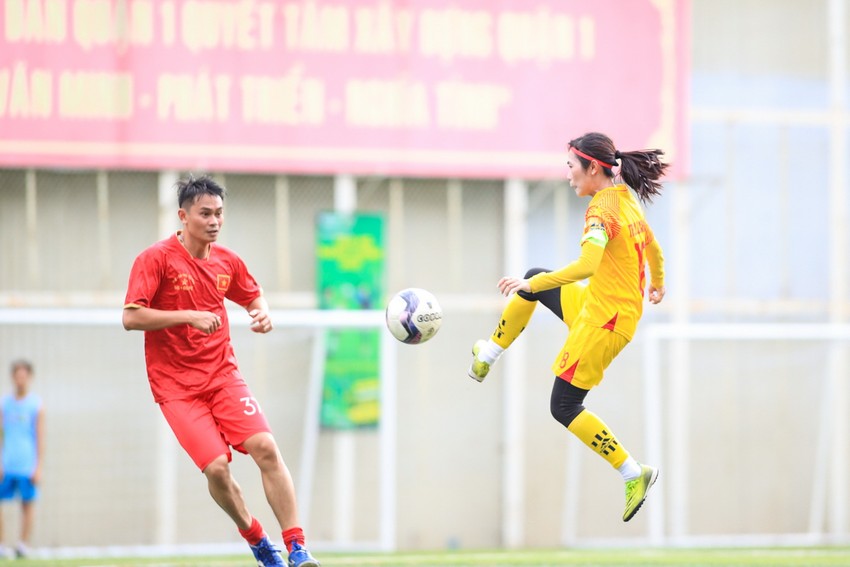 Former players Luu Ngoc Mai and Tuan Phong fuel the Vietnamese women's team photo 12