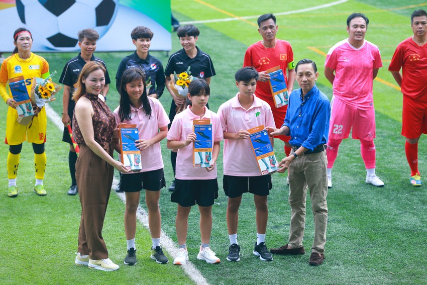 Former players Luu Ngoc Mai, Tuan Phong fuel the Vietnamese women's team photo 5
