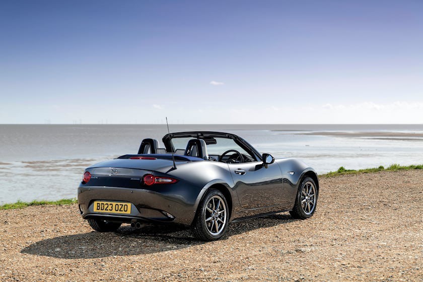 Mazda MX-5 Miata ra mắt phiên bản đặc biệt với giá hơn 880 triệu đồng ảnh 1