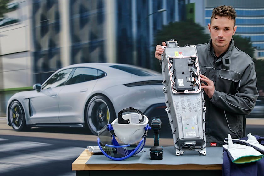 Xe điện của Porsche sẽ có phạm vi gần 1.300 km và thời gian sạc lại trong 15 phút ảnh 2