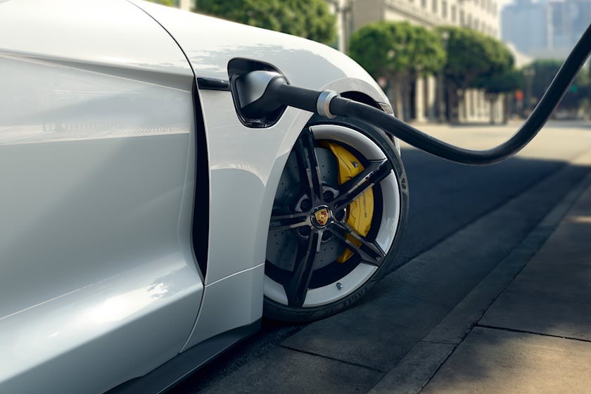 Xe điện của Porsche sẽ có phạm vi gần 1.300 km và thời gian sạc lại trong 15 phút ảnh 4