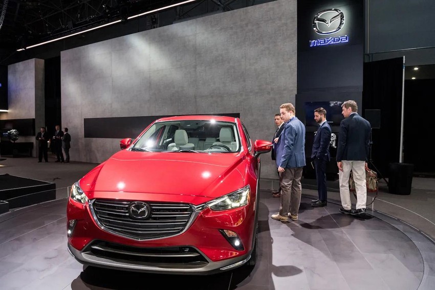Mazda CX-5 2018 hay Nissan Rogue 2018 là SUV nhỏ gọn được đánh giá tốt hơn?