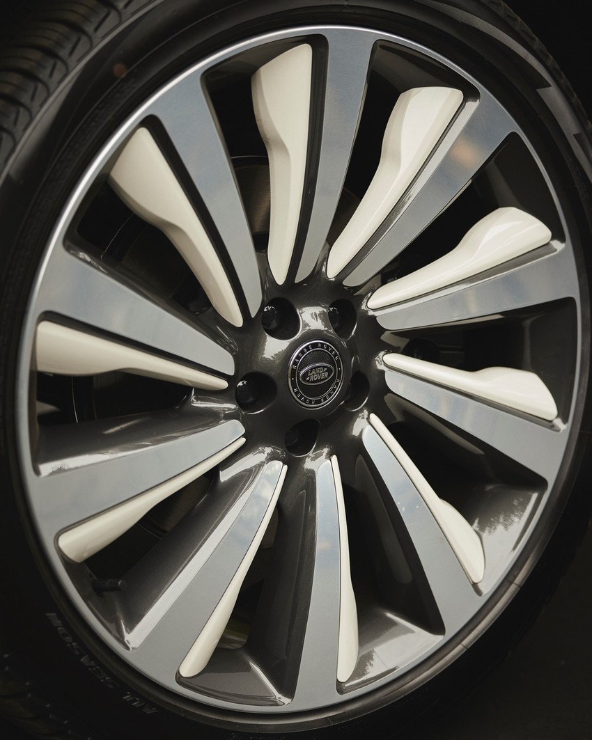 Range Rover SV Carmel 2024 có giá hơn 8,8 tỉ đồng có gì mới?