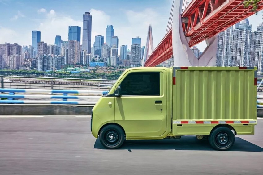 Xuất hiện mẫu ô tô tải điện nhỏ gọn chở được 200 kg hàng hóa