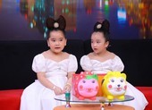Xúc động với cặp chị em 'đập' heo đất ủng hộ Quỹ Vaccine