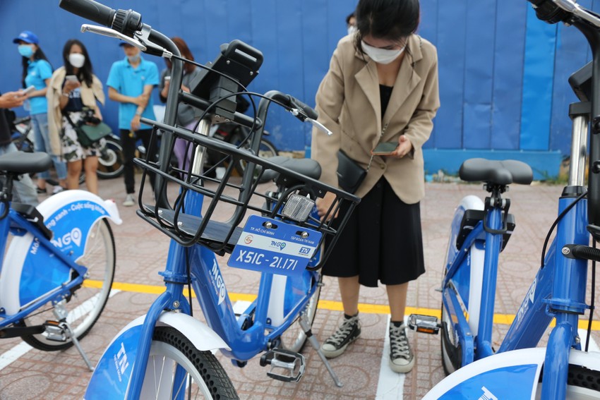 Trên tay Modmo Saigon xe đạp điện trợ lực xịn sạc 1 thứ tự chuồn 200km 2 phiên phiên bản  giá chỉ rộng lớn 55 triệu