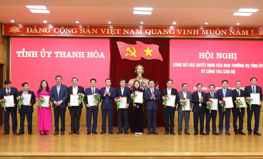 Thanh Hoa Standing Board appoints many key leaders and officials Photo 3