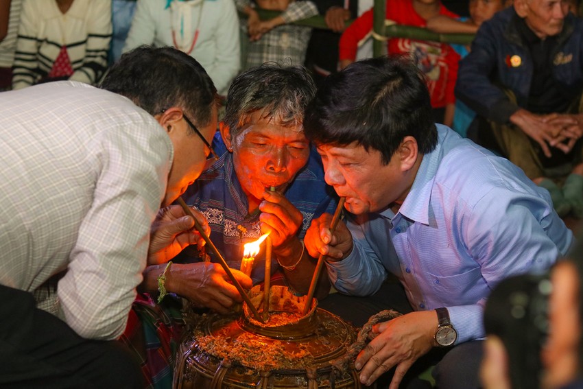 Độc đáo lễ hội đập trống và đêm yêu đương kỳ lạ của người Ma Coong ảnh 6