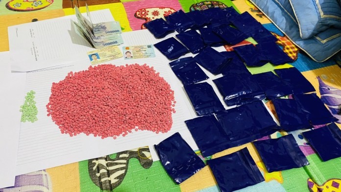 Arresting a young man selling drugs, seizing more than 6,000 pills