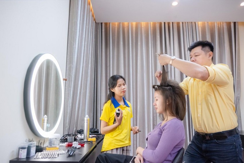 CON GÁI CÓ NÊN HỌC NGHÈ CẮT TÓC NAM BARBER HAY KHÔNG  Dạy nghề tóc cấp  tốc cắt tóc nam nữ học phí bảng giá địa chỉ