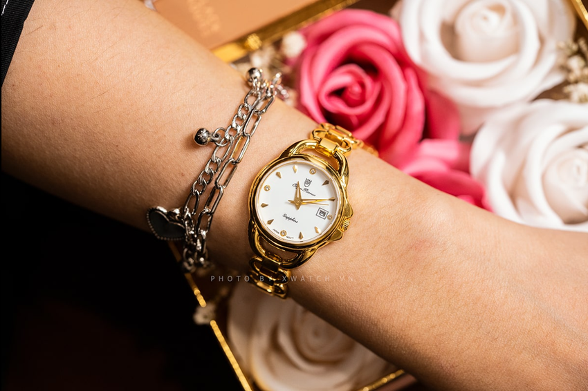  Phụ nữ đeo đồng hồ tay nào mới đẹp? Tại sao đa số nữ giới hiện nay đeo đồng hồ tay trái?