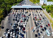 3 vụ va chạm liên tiếp, ùn tắc hàng km ở cao tốc TP.HCM-Long Thành-Dầu Giây