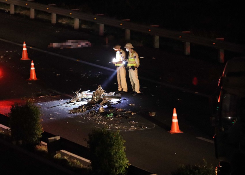 Ô tô tông chết người chạy xe máy ngược chiều trên cao tốc TP.HCM – Trung Lương  ảnh 1