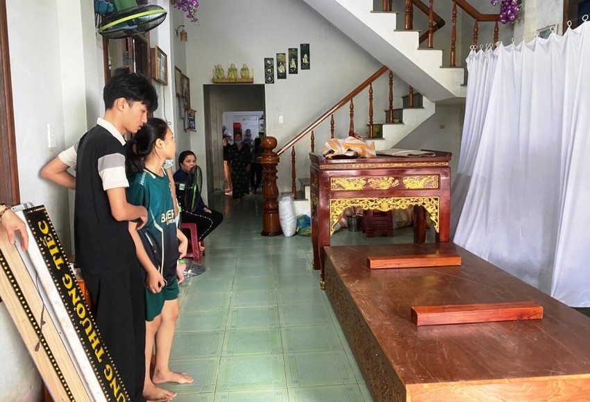 Vụ sập sàn bê tông: Vợ mất, chồng bị thương nặng, đám tang nhờ hàng xóm ảnh 1