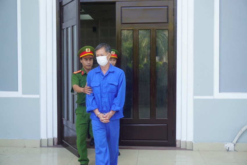 Cựu Giám đốc CDC Đà Nẵng bị phạt 11 năm tù vì kit test  ảnh 2