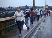 Ông Trump dọa triển khai quân đội đến biên giới với Mexico