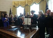 Ông Trump lần đầu phủ quyết nghị quyết bác bỏ lệnh khẩn cấp