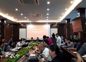 Thầy giáo chỉ sờ mông, sờ đùi nên chưa xem là dâm ô