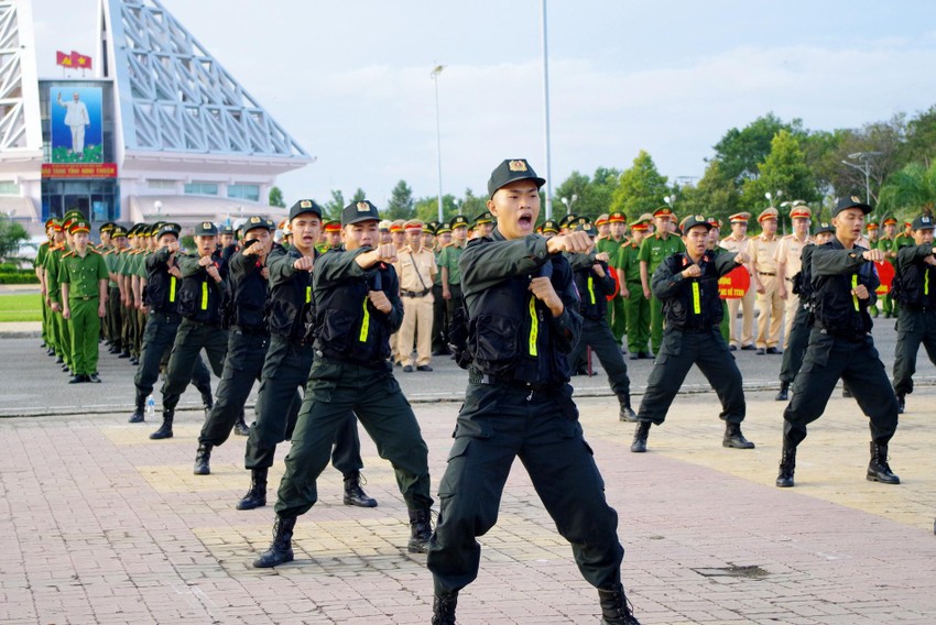 Công an Ninh Thuận ra quân trấn áp tội phạm dịp cận Tết Nguyên đán  ảnh 2