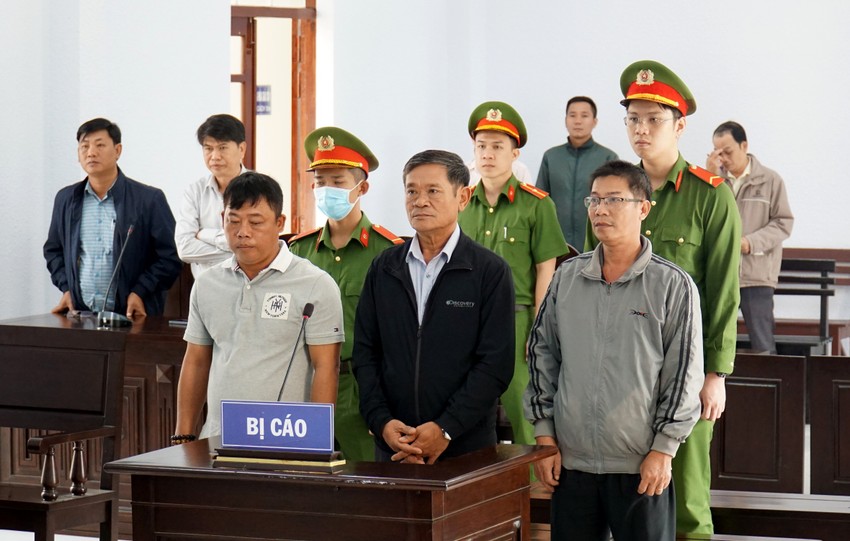 Ba thanh tra giao thông Ninh Thuận bị phạt cải tạo không giam giữ ảnh 1