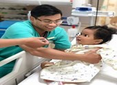 Bé trai uống nhầm xăng trong chai nước giải khát