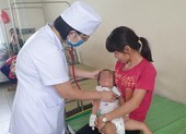 Bị bỏ quên trên ô tô dưới trời nắng nóng, bé 19 tháng hôn mê