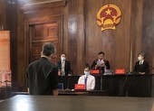 Từ năm 18 tuổi, bị cáo ngồi tù nhiều hơn ở ngoài