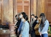 Tòa nói gì vụ bỏ thuốc hướng thần, rủ doanh nhân đánh bạc?