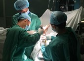 Gần 5 tiếng căng thẳng nối bàn tay đứt lìa cho nam thanh niên