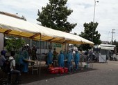 F1 có triệu chứng trong khu cách ly, lấy mẫu toàn bộ nhân viên chợ