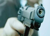 Đồng Nai: 2 kẻ dùng súng khống chế 5 người trong nhà để cướp