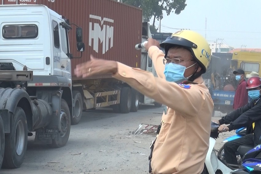 Cửa ngõ Sài Gòn tái diễn kẹt xe khi nhịp sống trở lại bình thường