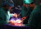Phẫu thuật cứu sản phụ bị nhau cài răng lược hiếm gặp