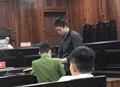 Thanh niên ra tòa vì 'yêu' bạn gái nhí 5 lần