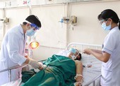 Kíp mổ mất 6 giờ để nối bàn tay đứt lìa của nạn nhân bị chém ở Bình Dương