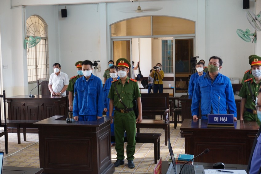 Vụ 'chi 20 tỉ đẩy Giám đốc công an đi nơi khác': 1 người vừa là bị cáo, vừa là bị hại ảnh 1