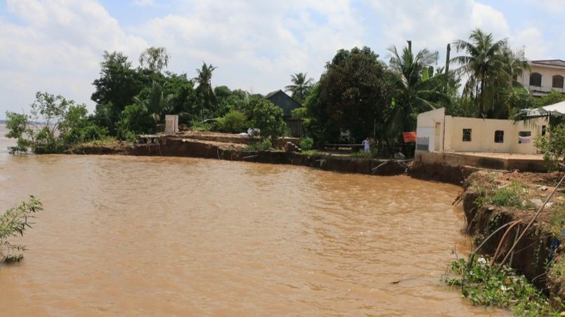sạt lở sông tiền