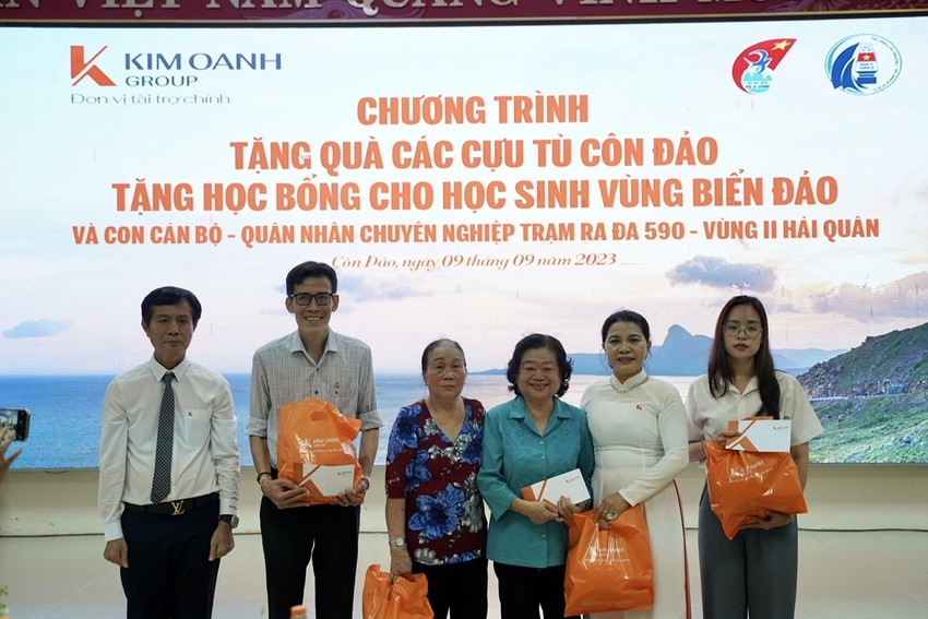 Trao 80 suất học bổng Vừ A Dính cho học sinh Côn Đảo ảnh 2