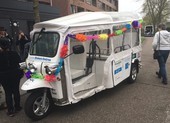 Xe tuk tuk Thái trang bị vách nhựa cách ly COVID-19