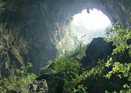 Vẻ đẹp hoành tráng bên trong động với quần thể thạch nhũ