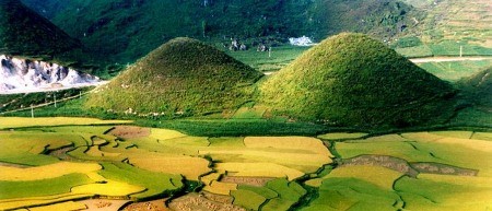 Vietnam Twin Mountains (Ha Giang)