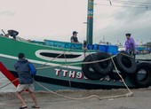 Chùm ảnh: Cảng cá lớn nhất Thừa Thiên - Huế hối hả trước bão số 5