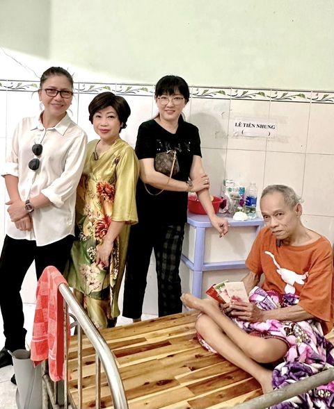 People's Artist Kim Cuong took children orphaned by COVID-19 to the circus and puppet shows;  Life of comedian Vu Quang at the age of U70 photo 5